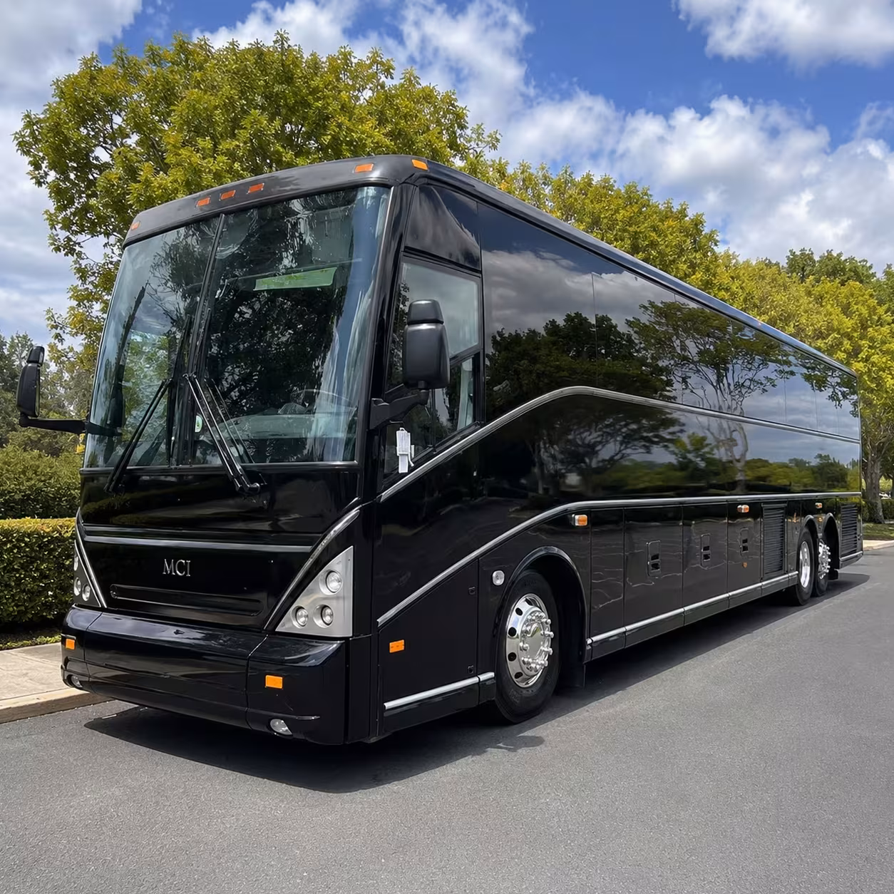 lakewood employee shuttle bus rentals for daily commutes
