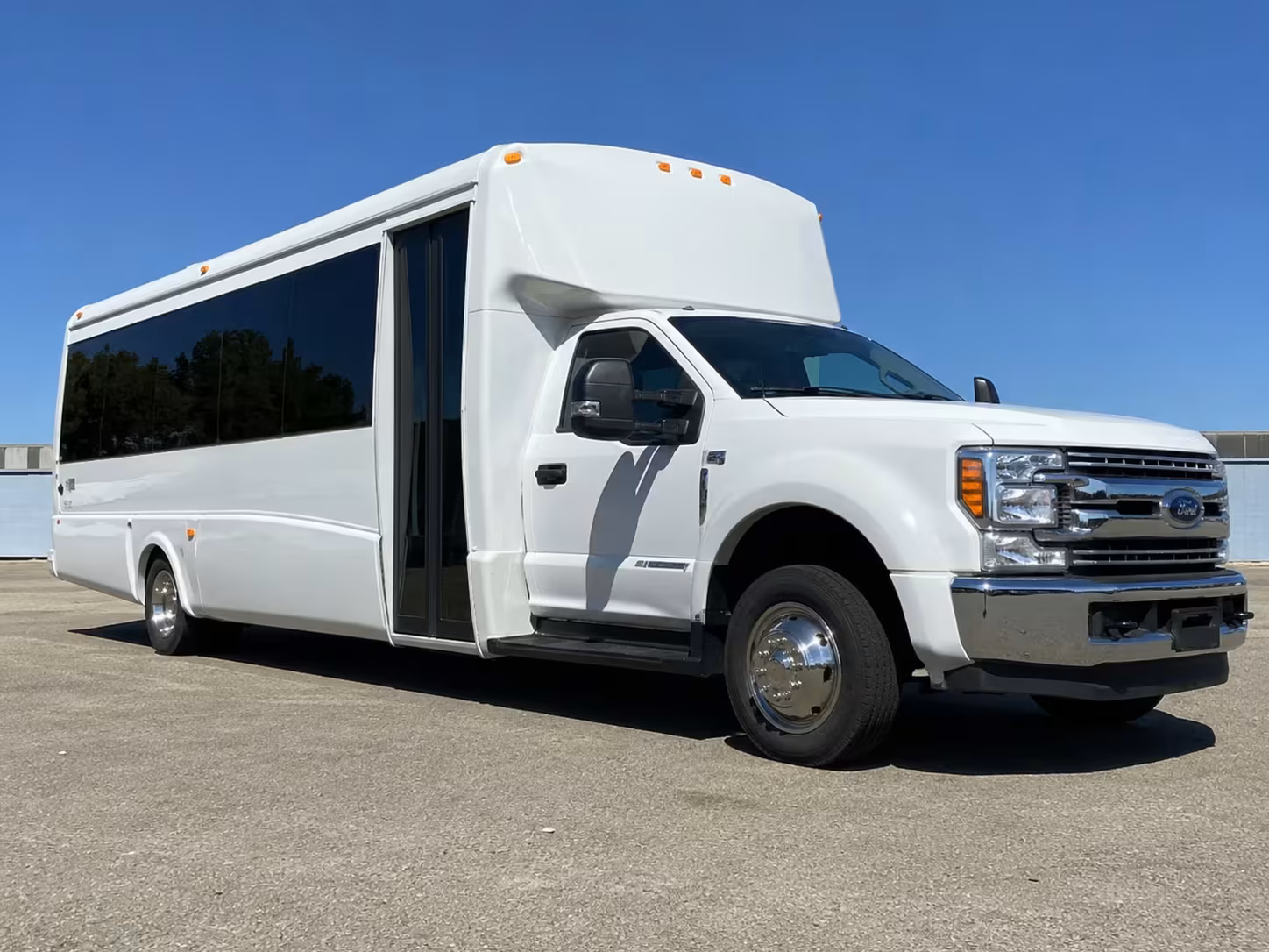 minibus rentals in lakewood for smaller concert groups